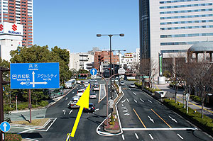 浜松駅からはまっすぐ北に進みます