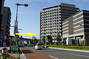 遠州病院さんの交差点を右折し六間道路に進入