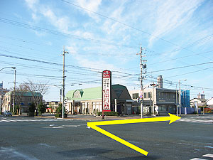 たこまんさんが見えたら、右折して六間道路に進入